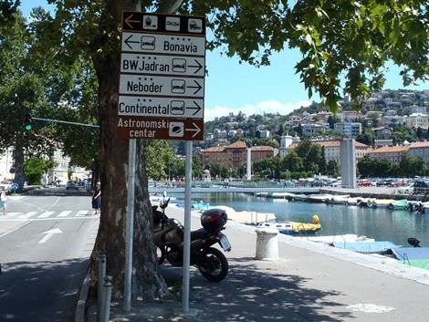 Slika /arhiva/20140731_Rijeka_Turisticka signalizacija.jpg